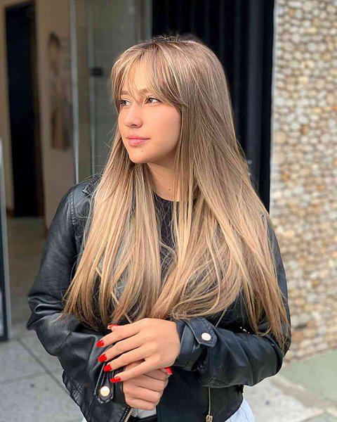 balejaż blond z delikatną grzywką zdjęcie fryzury balejaż blond
