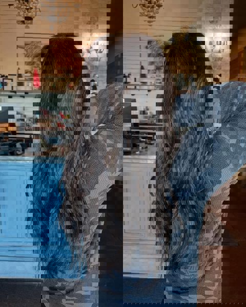 Bogate brązowe fale z delikatnymi refleksami