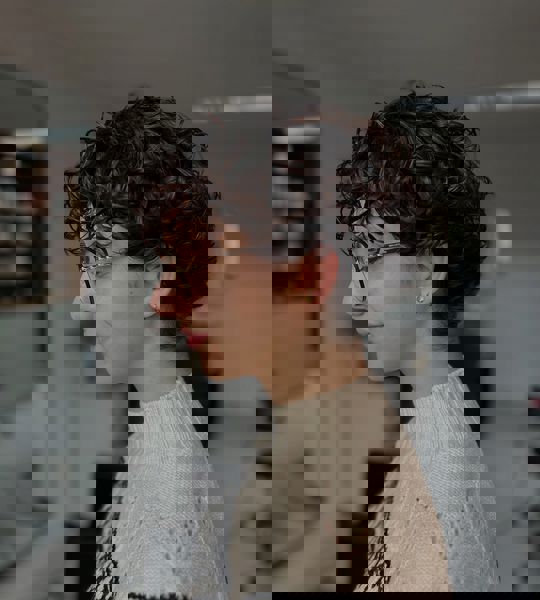 Teksturowany krótki bob z miękką objętością i wyraźnym kształtem Teksturowany krótki bob z miękką objętością i wyraźnym kształtem