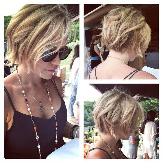 4. Falowany, miodowo-blond bob do brody